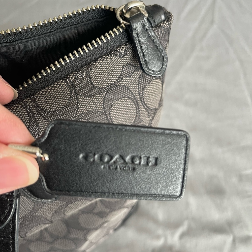 Coach Purse. - Picture 4 of 5